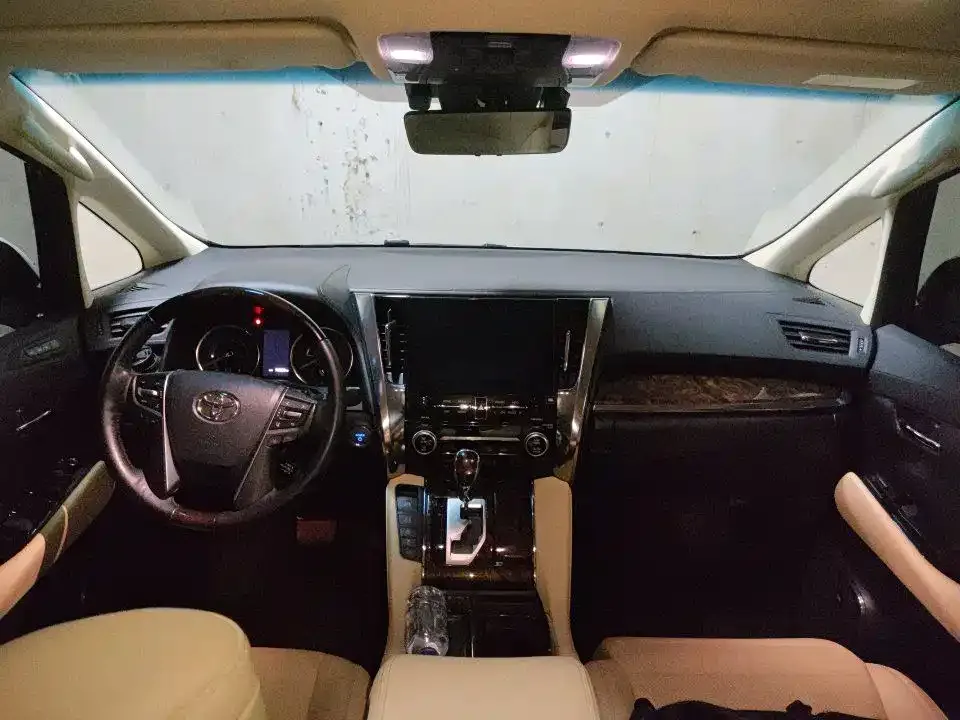 Toyota Alphard — фото 4