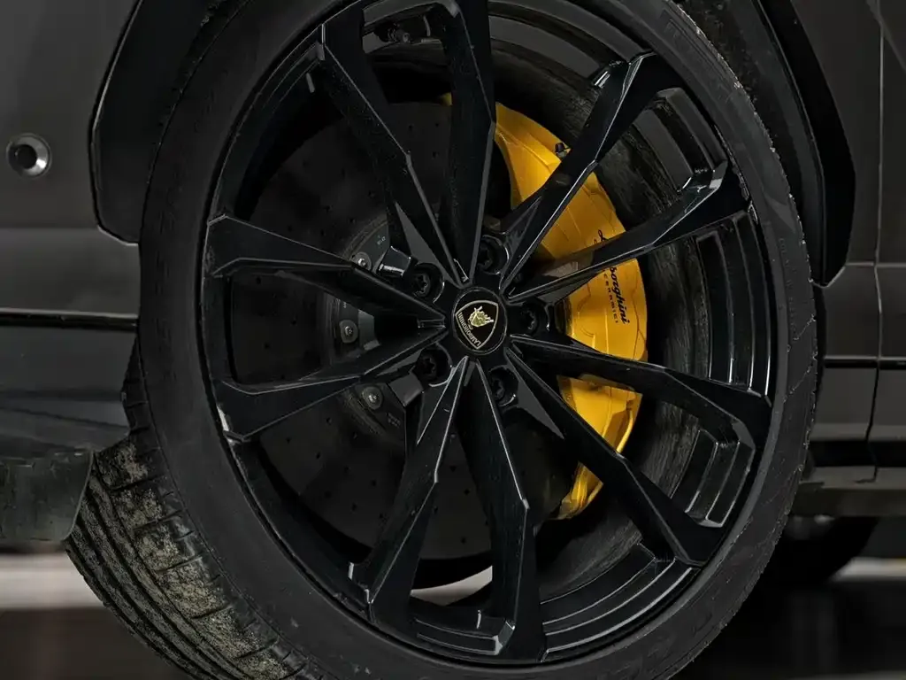 Lamborghini Urus — фото 10