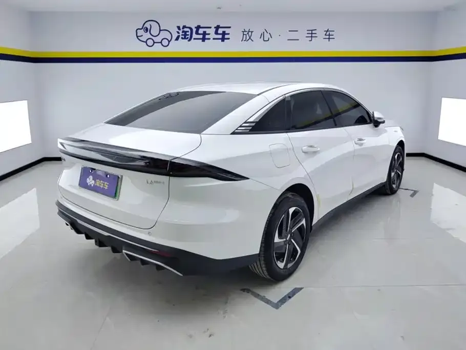 Geely Galaxy L6 — фото 3