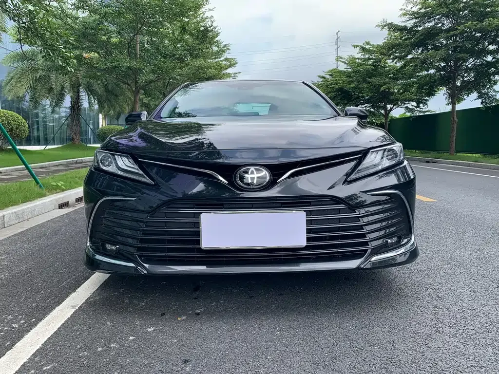 Toyota Camry — фото 9
