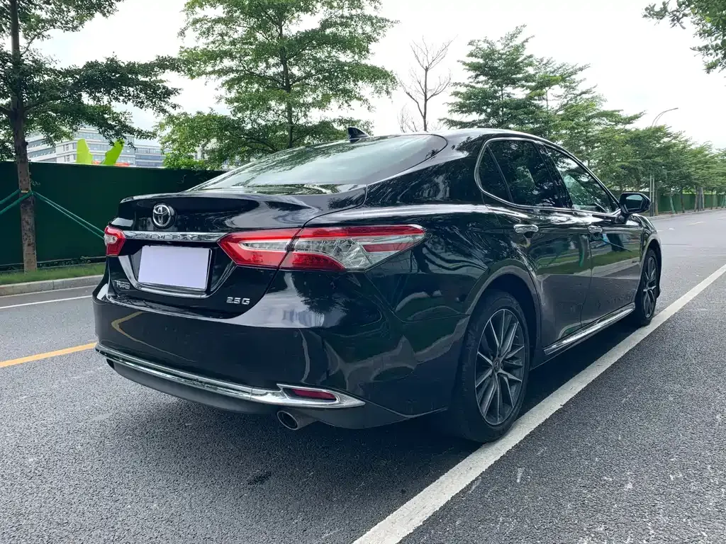Toyota Camry — фото 6