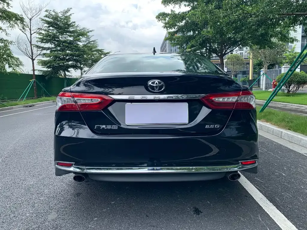 Toyota Camry — фото 5