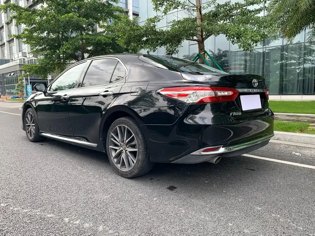 Toyota Camry — фото 8