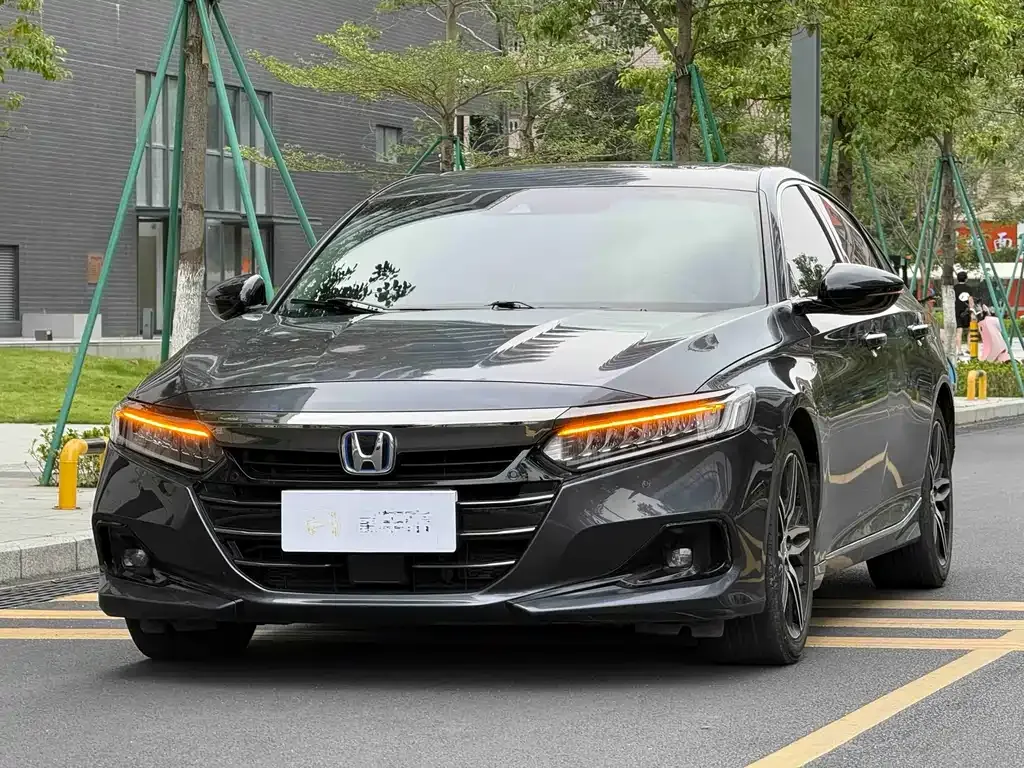 Honda Accord — фото 1