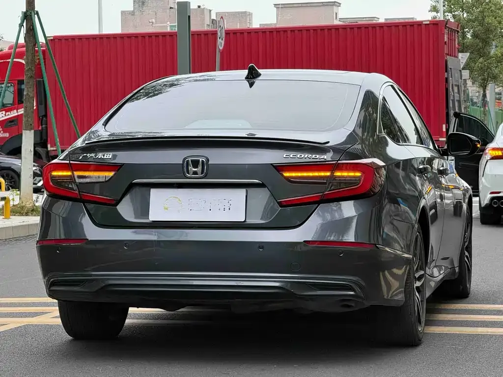 Honda Accord — фото 5