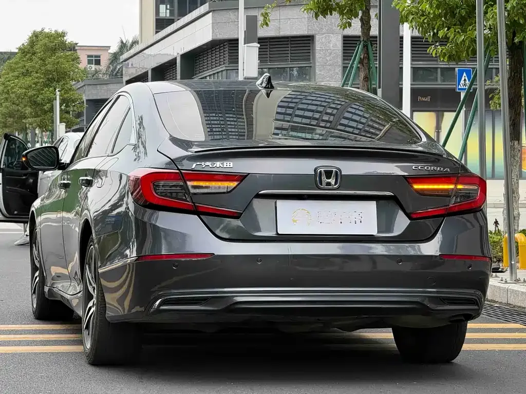 Honda Accord — фото 8