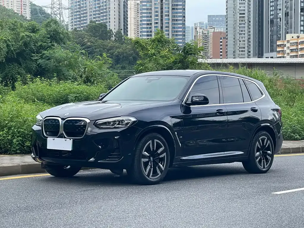 BMW iX3 — фото 1