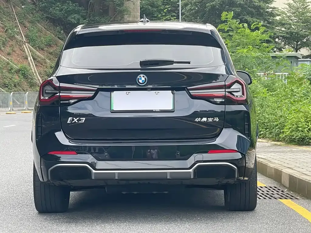 BMW iX3 — фото 9