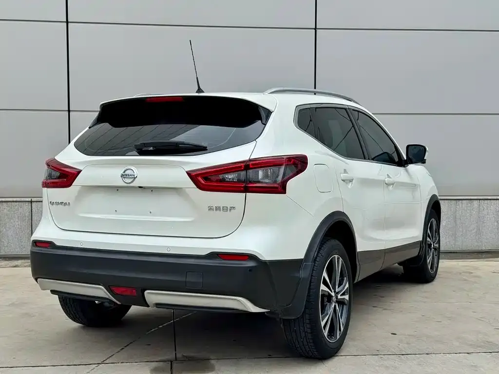 Nissan Qashqai — фото 10