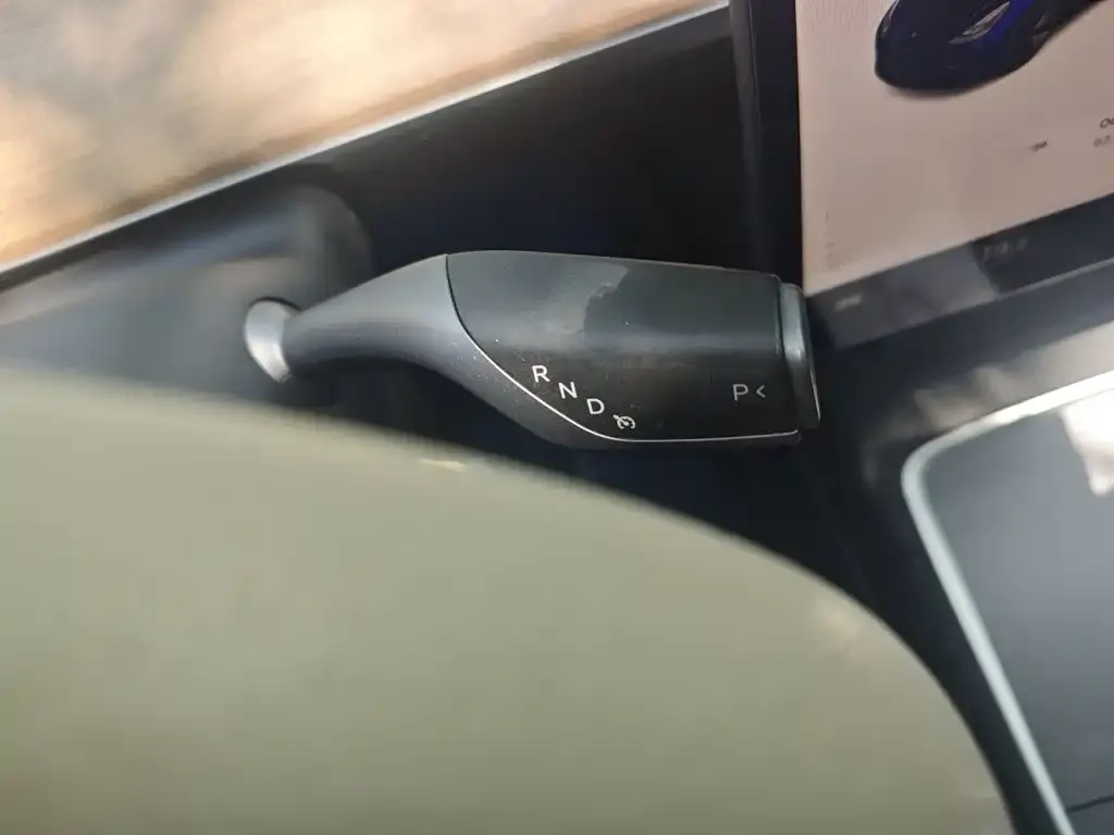 Tesla Model 3 — фото 4
