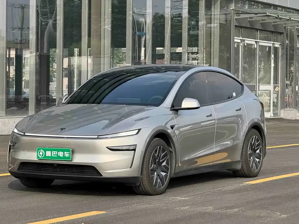 Tesla Model Y L — фото 1
