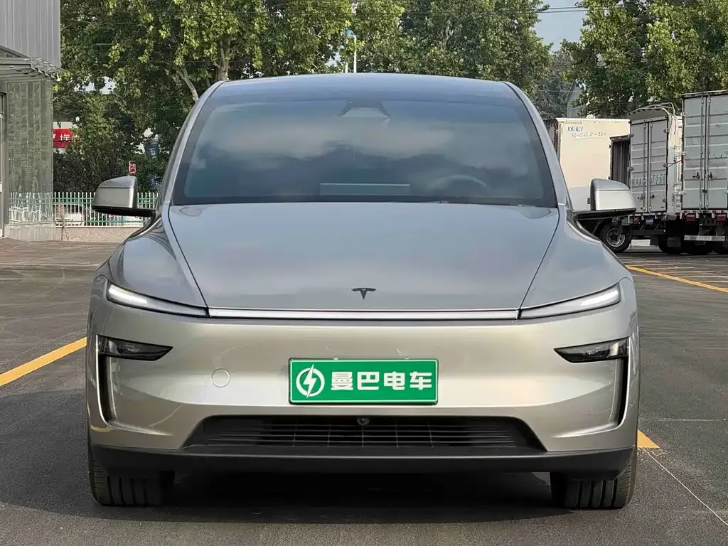 Tesla Model Y L — фото 6