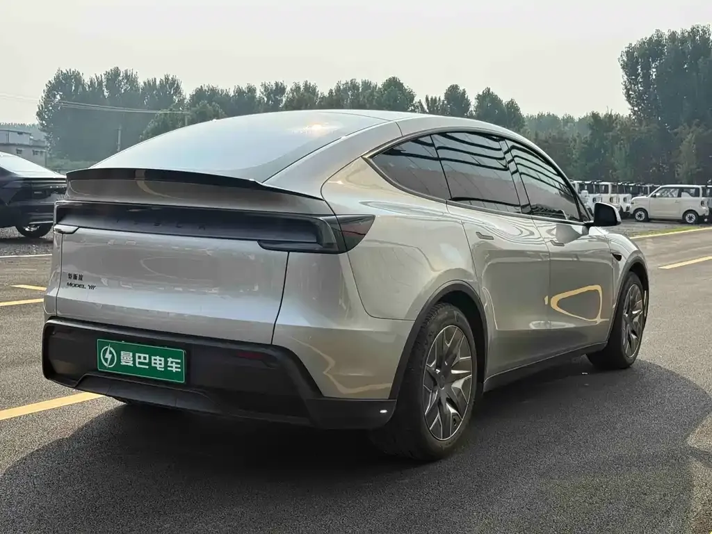 Tesla Model Y L — фото 4