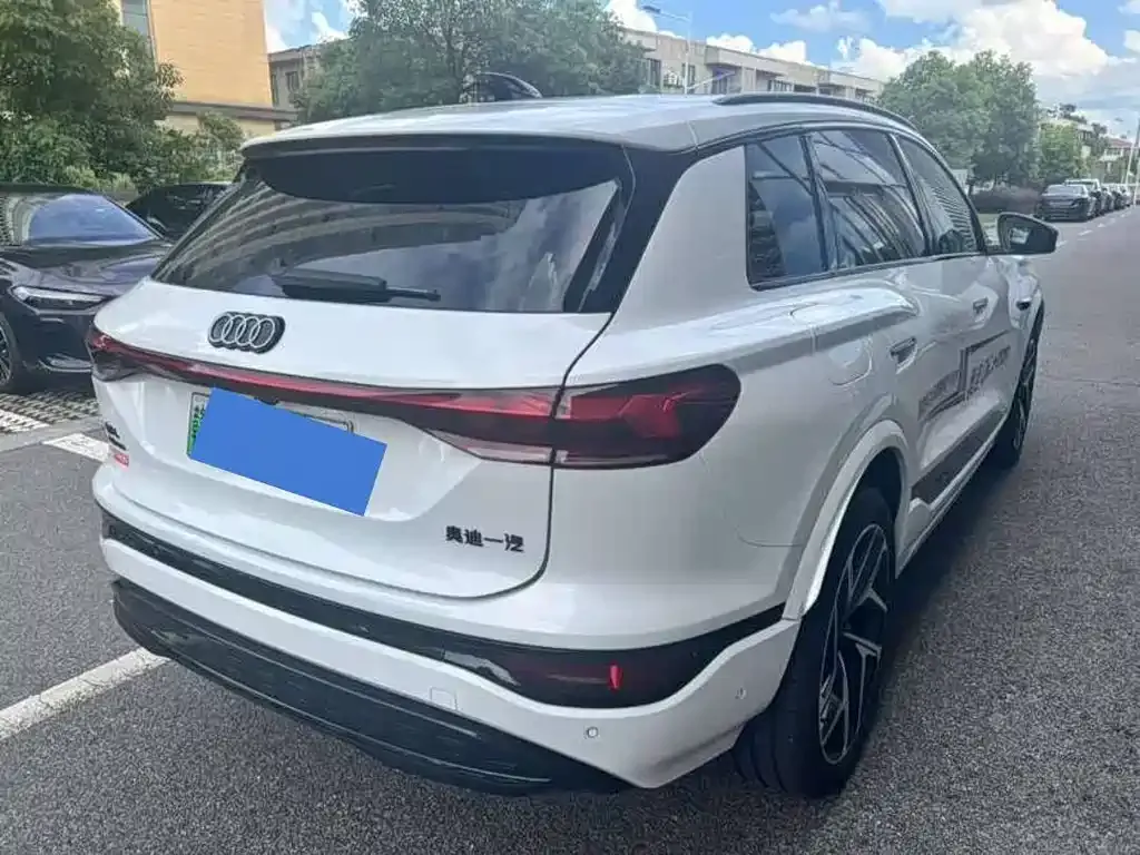 Audi Q6L e-tron — фото 10