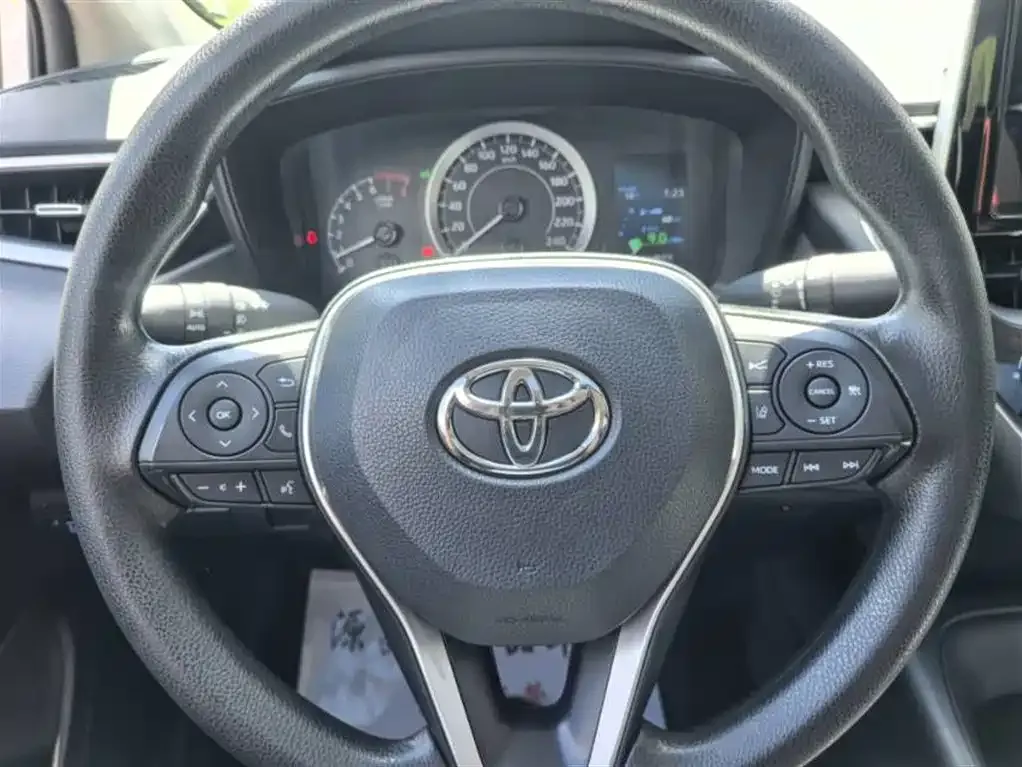 Toyota Corolla — фото 5