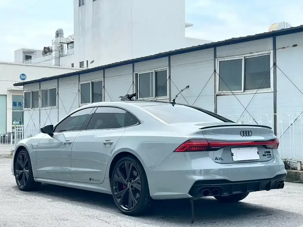 Audi A7L — фото 8