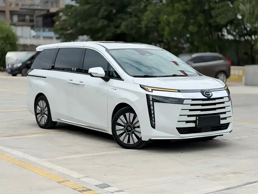 GAC Motor 传祺E8 PHEV — фото 9