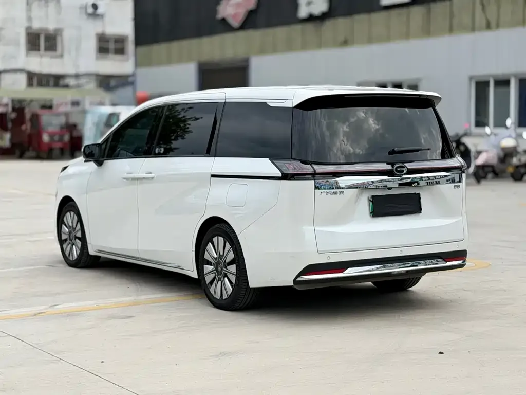 GAC Motor 传祺E8 PHEV — фото 7