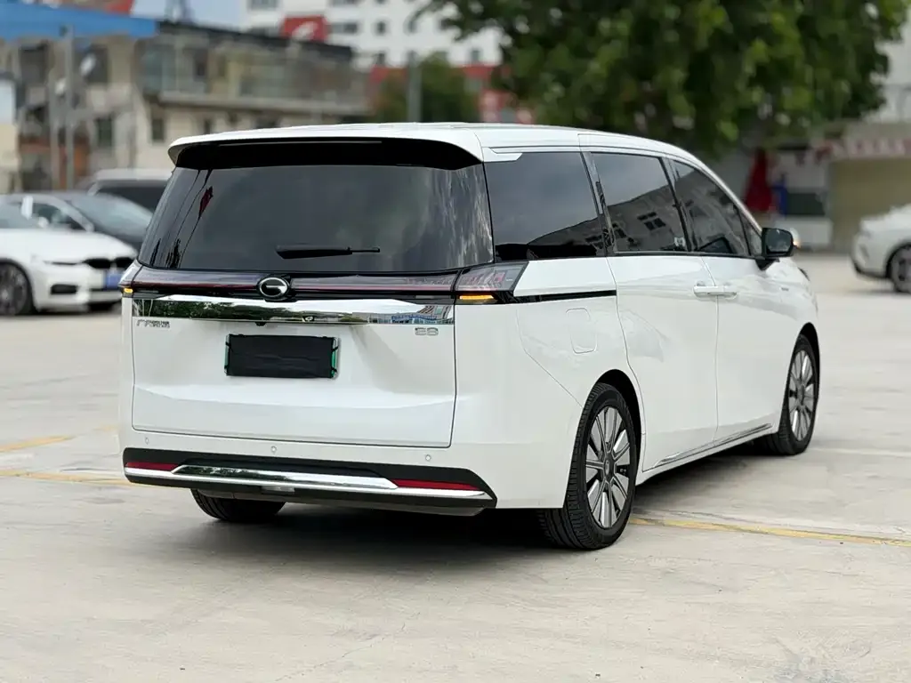 GAC Motor 传祺E8 PHEV — фото 6