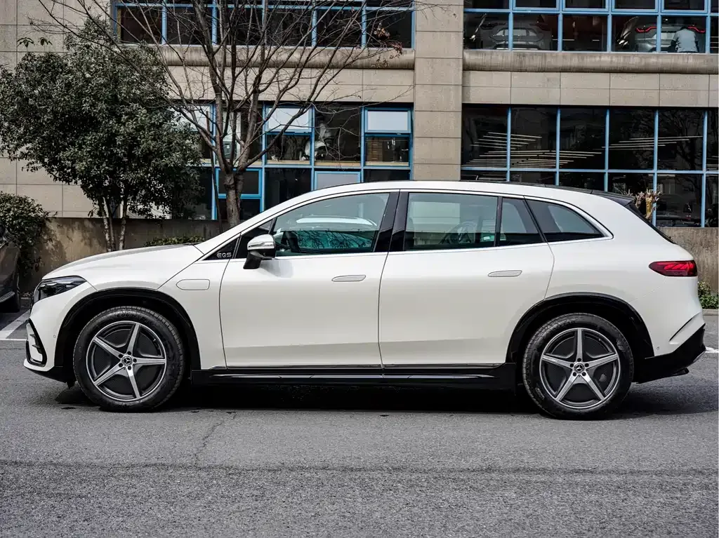 Mercedes-Benz EQS SUV — фото 10