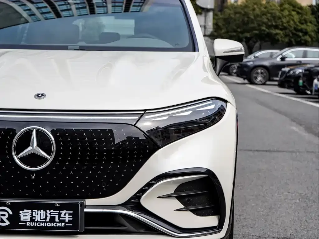 Mercedes-Benz EQS SUV — фото 3