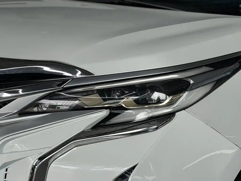 Toyota Granvia — фото 7