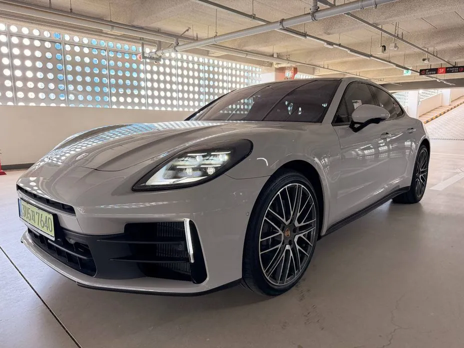 Porsche Panamera — фото 1