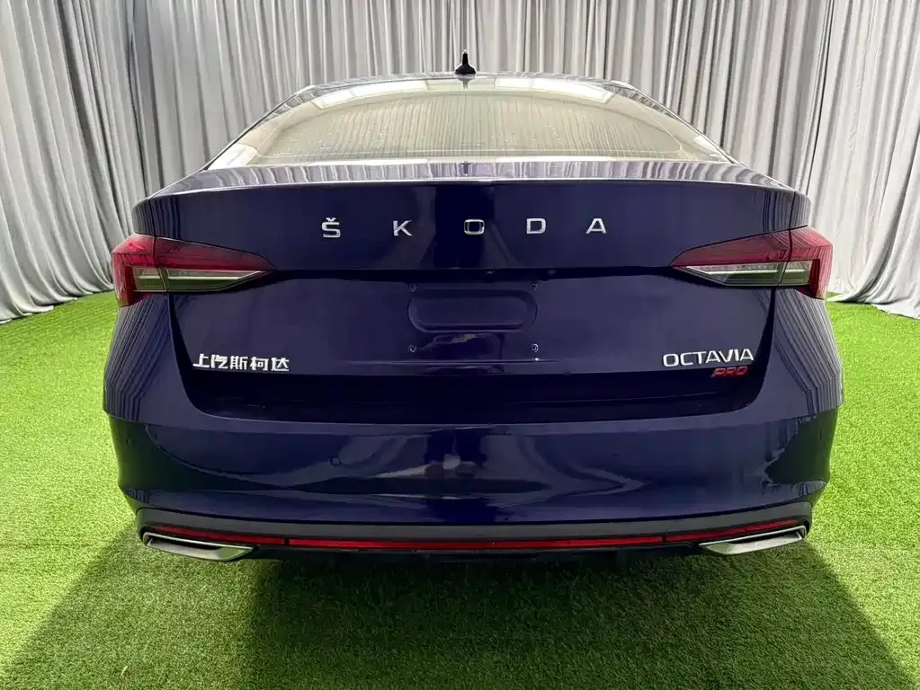 Skoda Octavia — фото 2