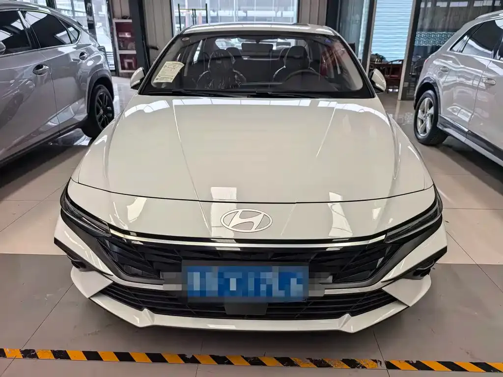 Hyundai Elantra — фото 5