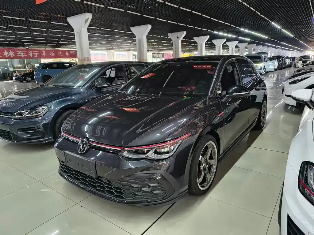 Volkswagen Golf GTI — фото 1