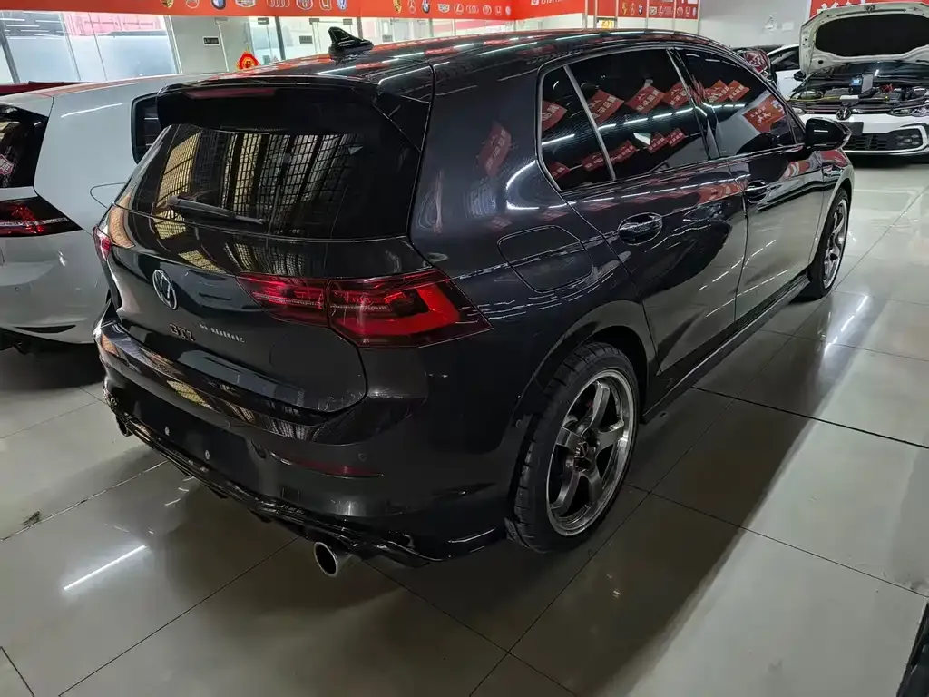 Volkswagen Golf GTI — фото 6