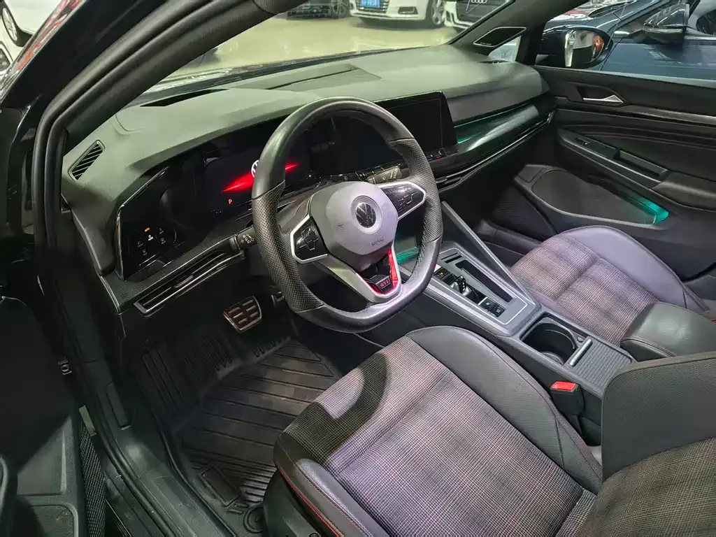 Volkswagen Golf GTI — фото 7