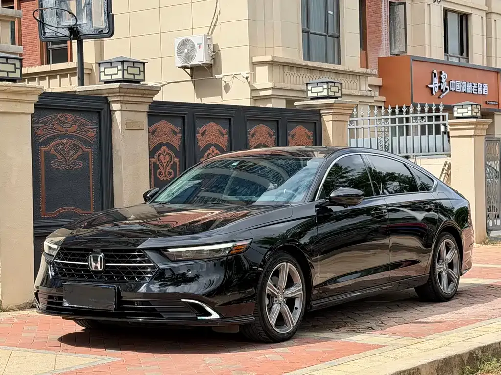 Honda Accord — фото 1