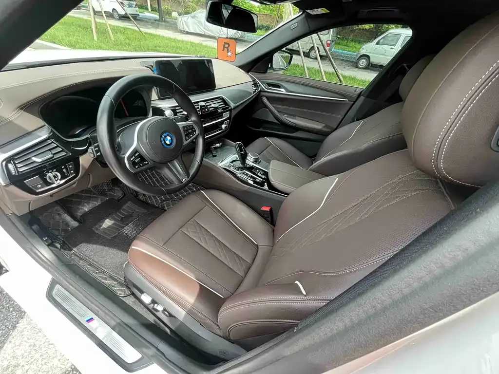 BMW 5 Series New Energy — фото 9