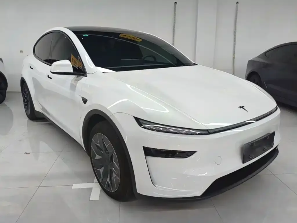 Tesla Model Y L — фото 4