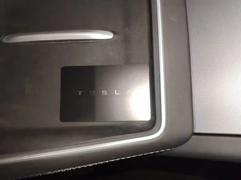Tesla Model Y L — фото 9