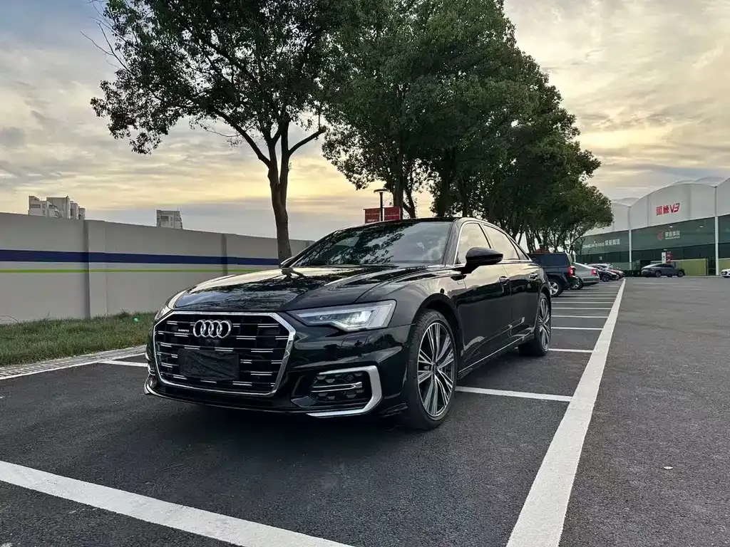 Audi A6L — фото 1