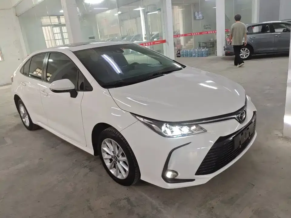 Toyota Corolla — фото 1