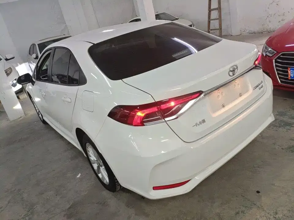 Toyota Corolla — фото 7
