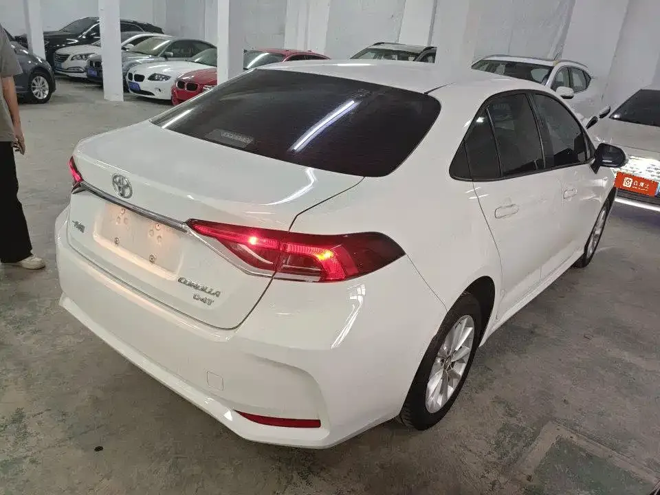Toyota Corolla — фото 10
