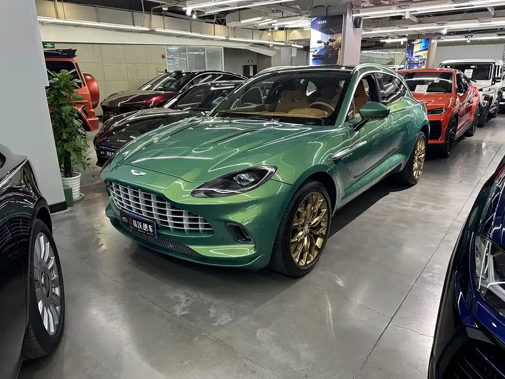Aston Martin DBX — фото 1