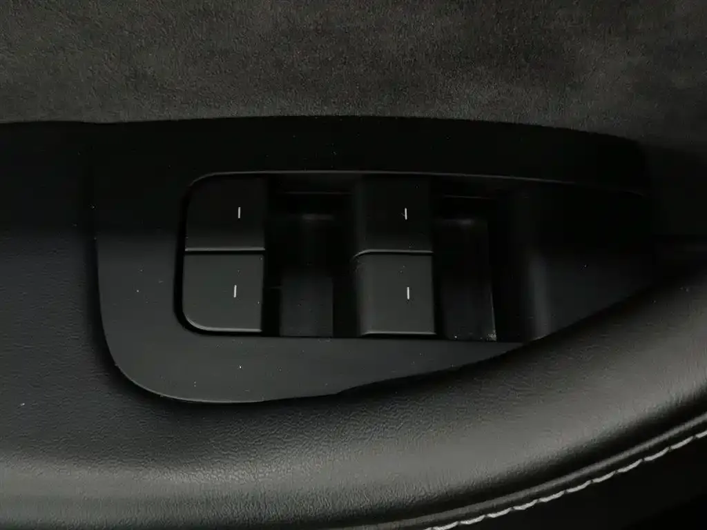 Tesla Model 3 — фото 3
