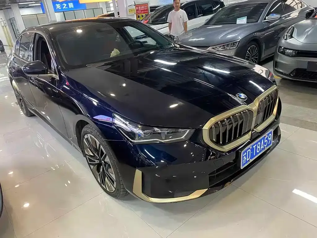 BMW 5 Series — фото 10