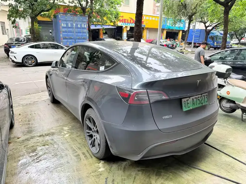 Tesla Model Y — фото 9