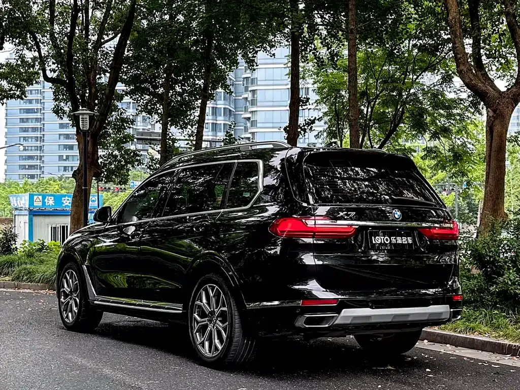 BMW X7 — фото 9