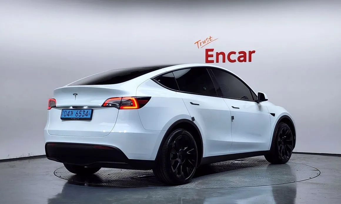 Tesla Model Y — фото 3