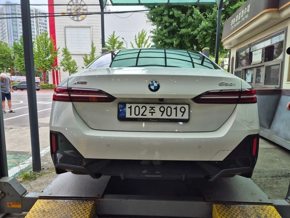 BMW 5-Series 2024 из KR, фото 8