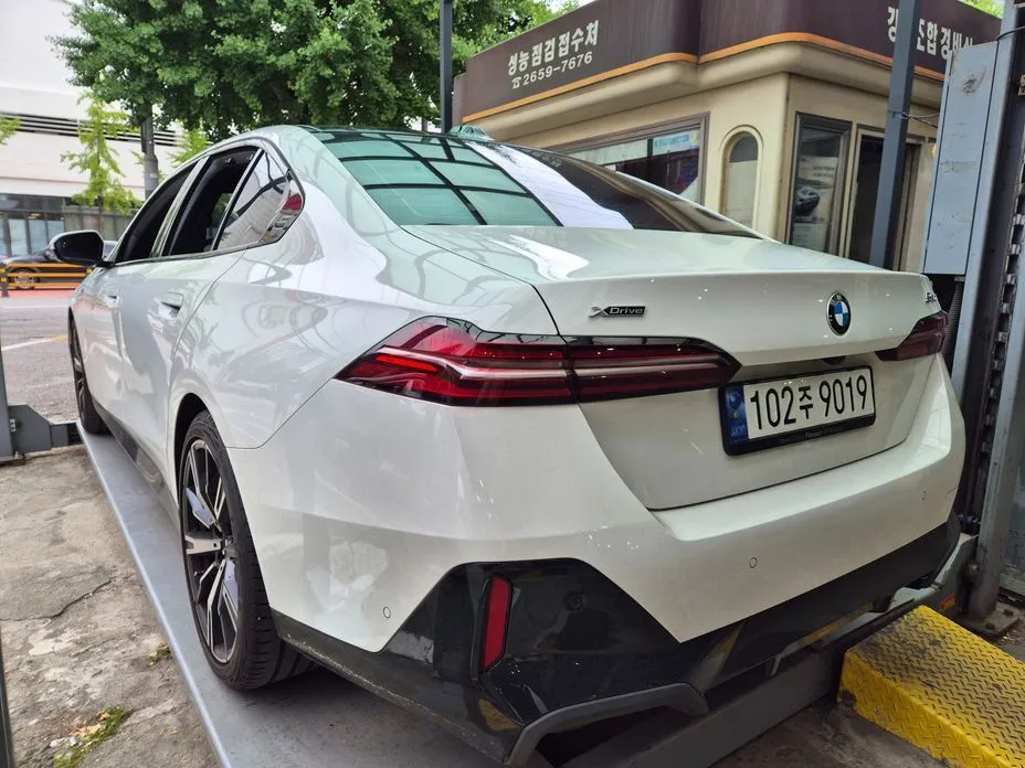 BMW 5-Series 2024 из KR, фото 7