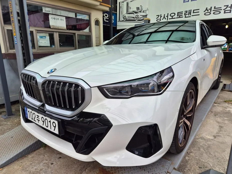 BMW 5-Series 2024 из KR, фото 5