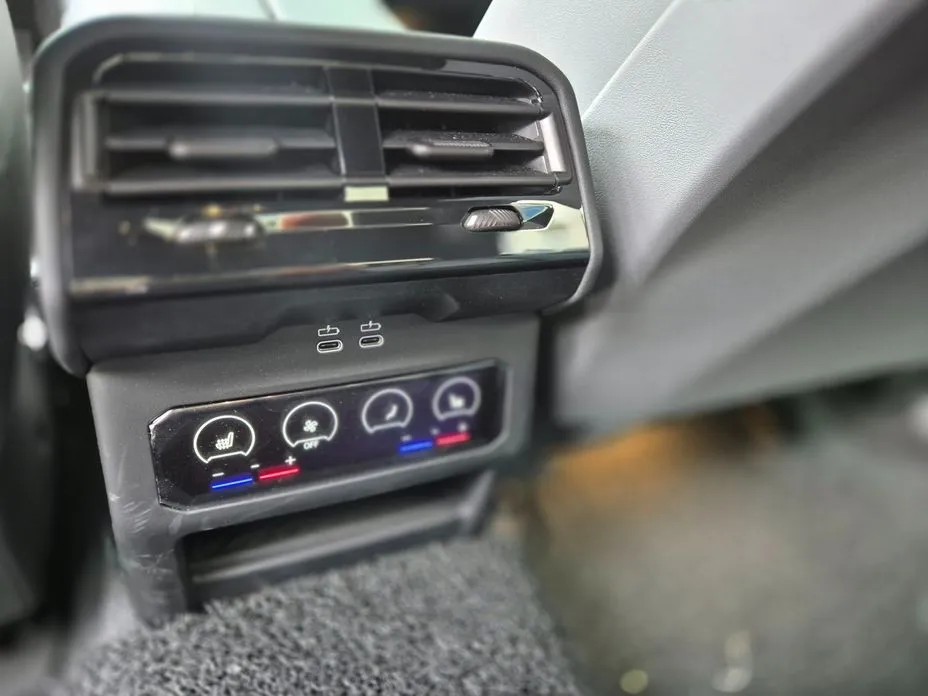 BMW 5-Series 2024 из KR, фото 10